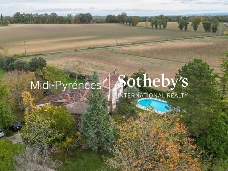 Maison - 256 m² - 7 pièces