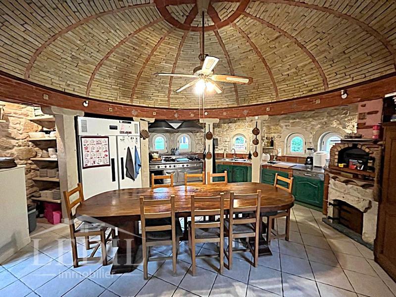 Propriété - 250 m² - 8 pièces