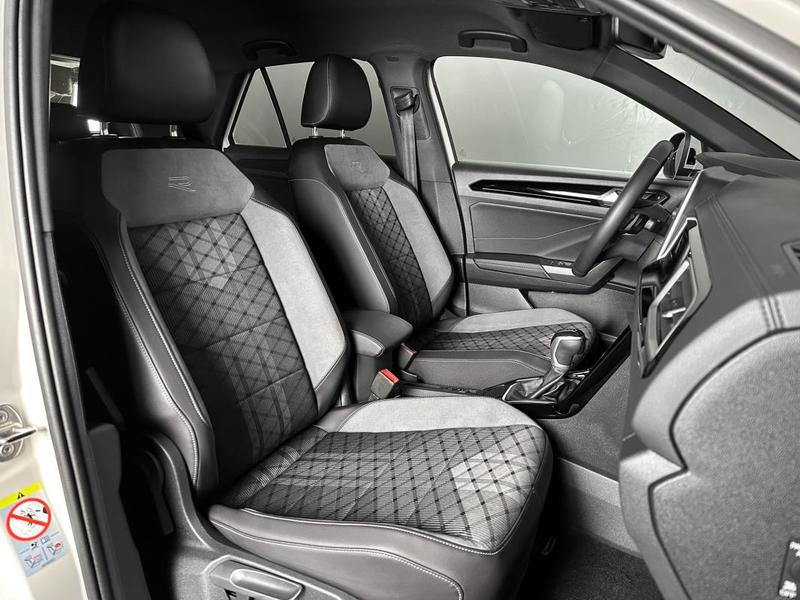 Volkswagen t-Roc R-Line 1.5 Tsi 150ch Ja18p Digital Cockpit Carplay Iq-Light Regul Acc Keylessgo Dsg