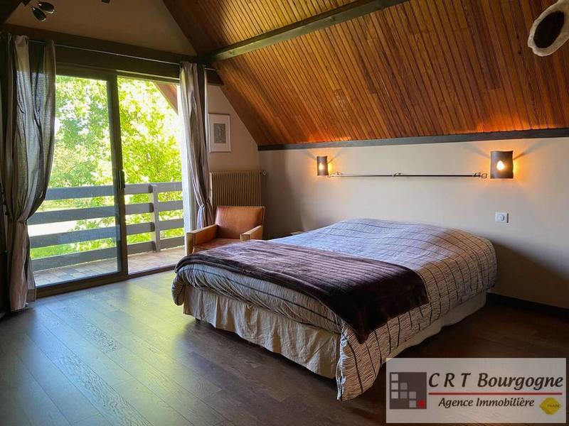 Maison - 374 m² - 9 pièces