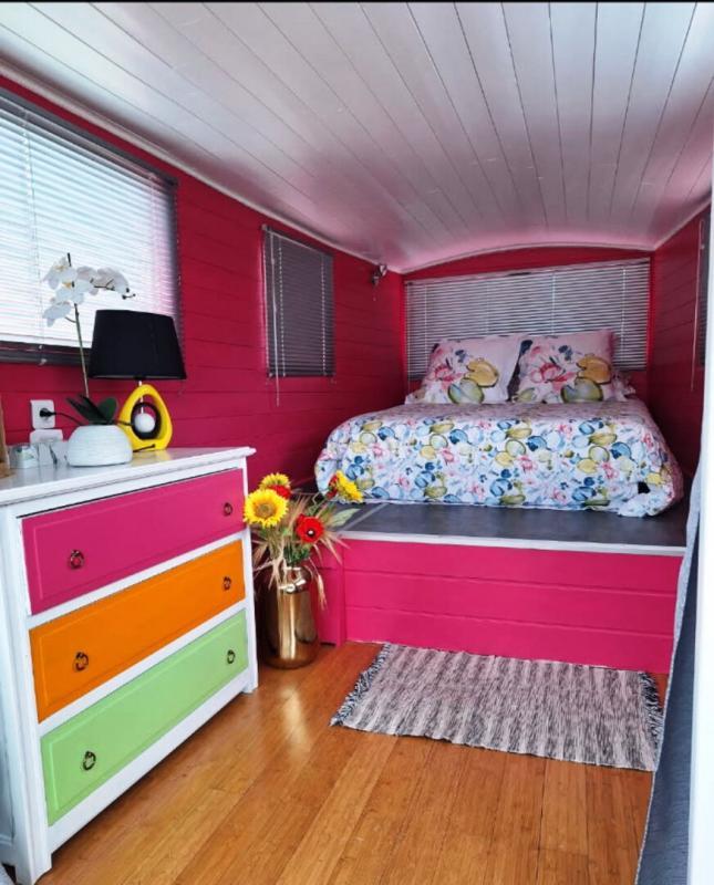 Péniche - 100 m² - 4 pièces