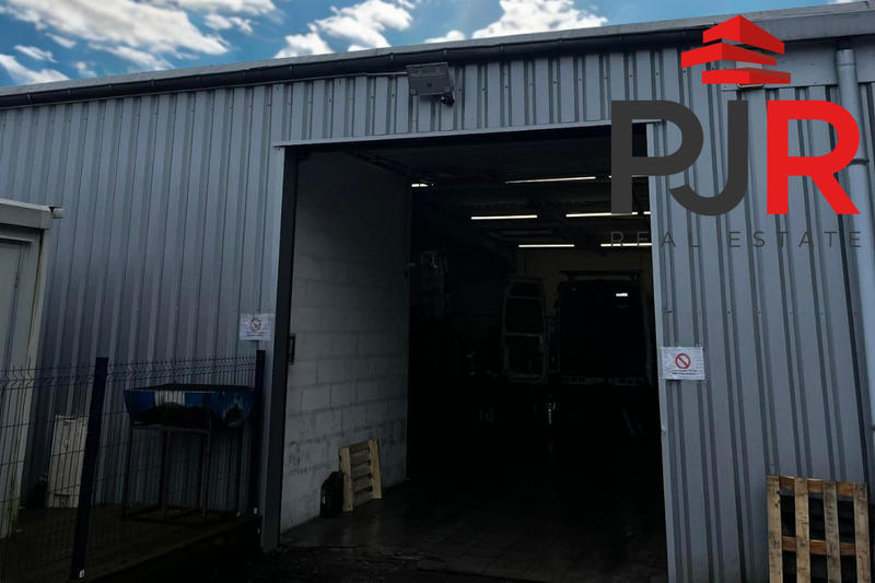 Local d'activités - 383 m²