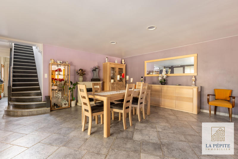 Maison - 216 m² - 6 pièces