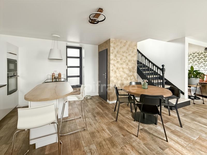Maison - 153 m² - 7 pièces