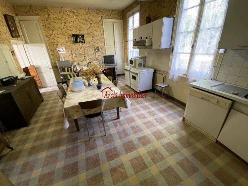 Maison - 240 m² - 9 pièces