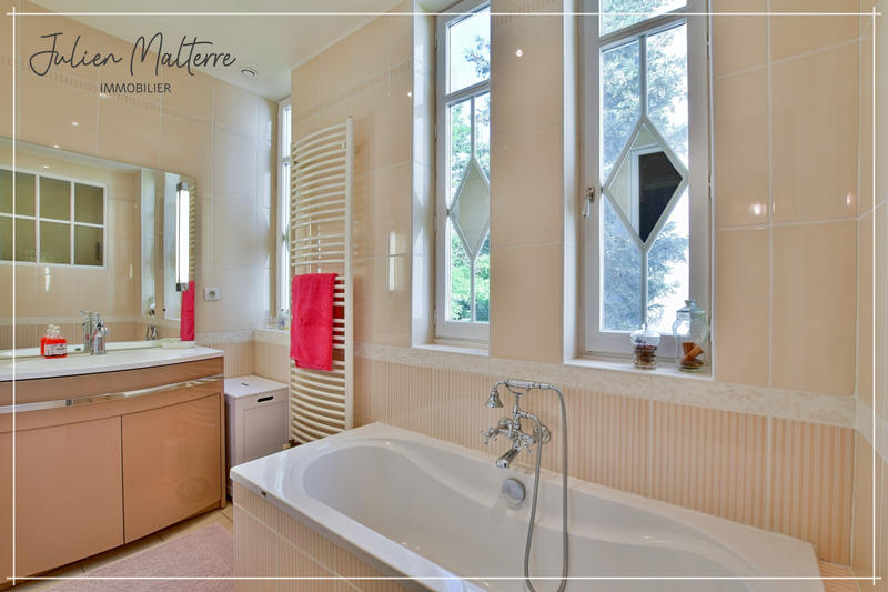 Maison bourgeoise - 211 m² - 8 pièces