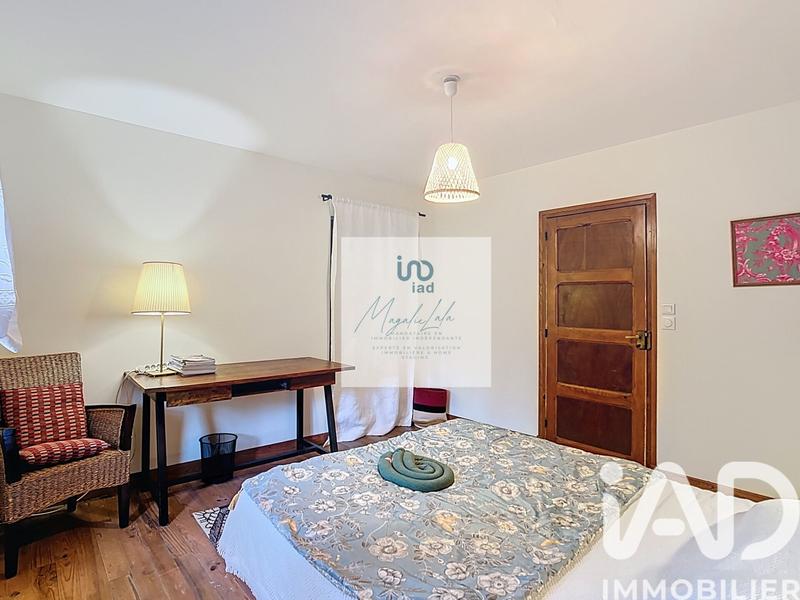 Maison - 220 m² - 10 pièces