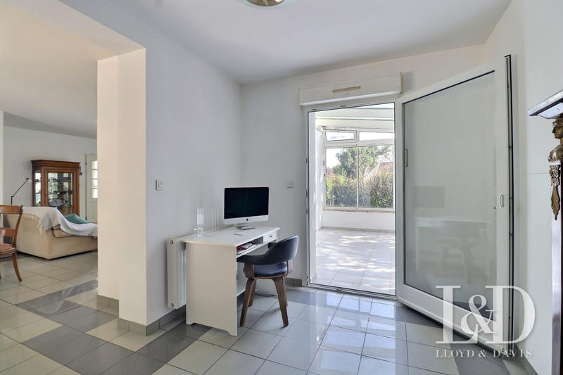 Maison contemporaine - 230 m² - 9 pièces