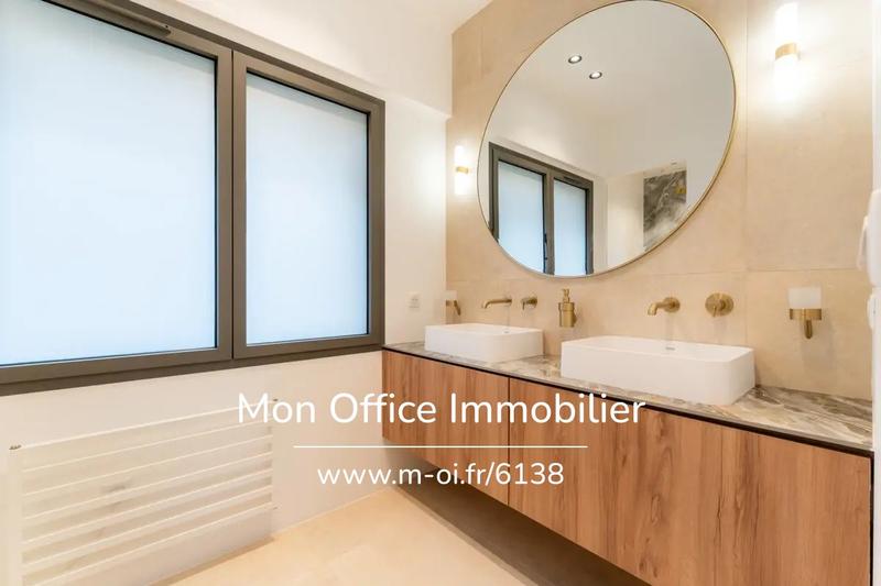 Propriété - 230 m² - 7 pièces