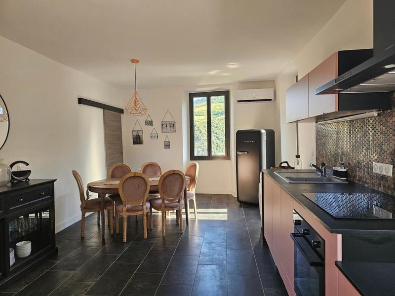 Propriété - 230 m² - 9 pièces