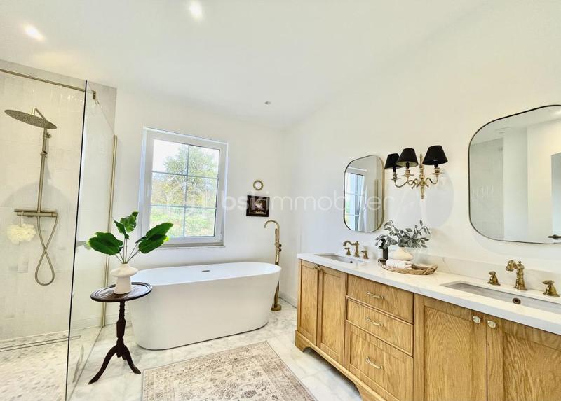 Maison - 145 m² - 6 pièces