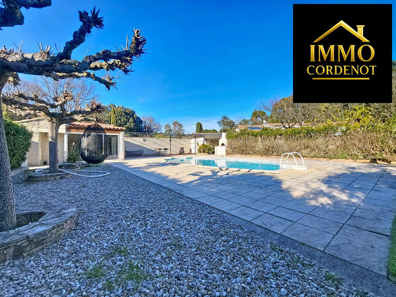 Villa - 250 m² - 6 pièces