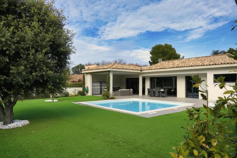 Maison - 200 m² - 7 pièces