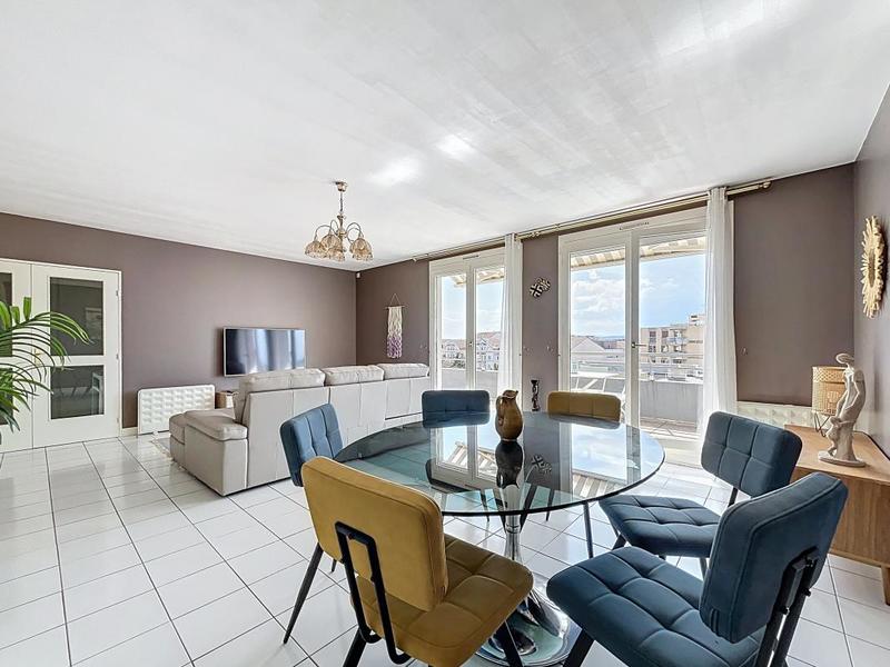 Appartement - 122 m² - 6 pièces