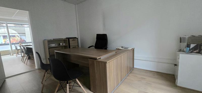 Bureau - 81 m² - 4 pièces