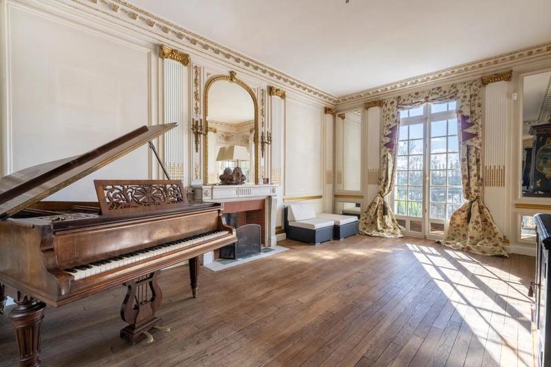 Maison - 250 m² - 9 pièces