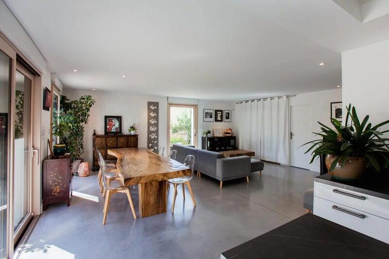 Maison - 268 m² - 12 pièces