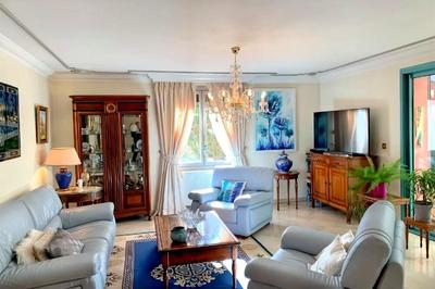 Maison - 460 m² - 14 pièces