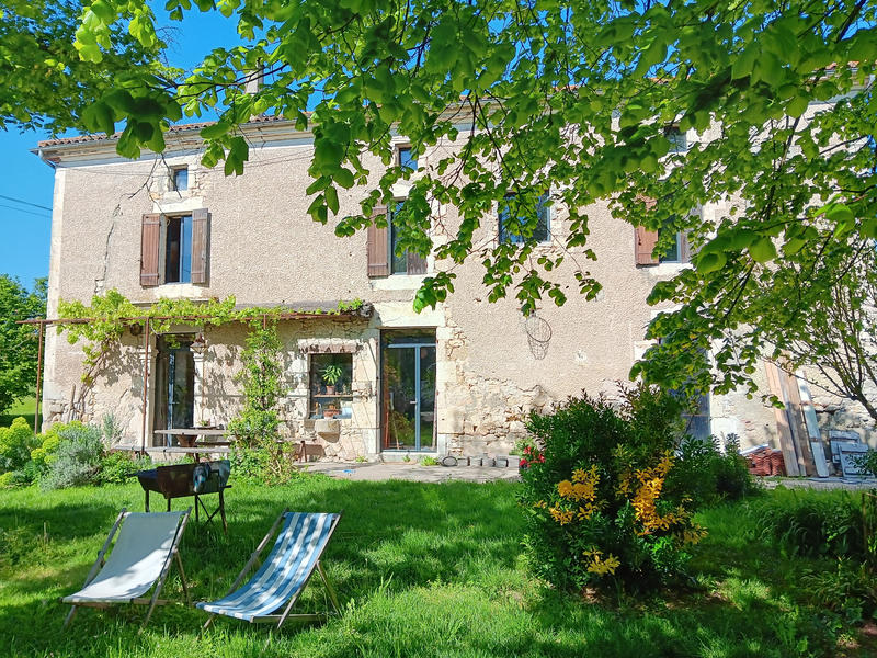 Maison - 250 m² - 8 pièces