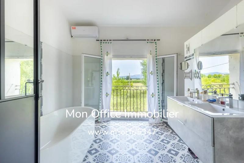 Remise - 354 m² - 8 pièces