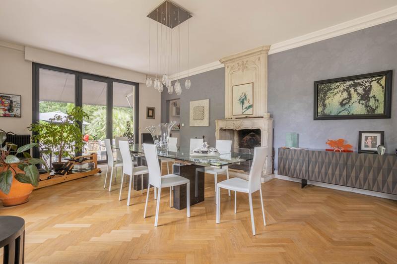 Maison - 390 m² - 10 pièces