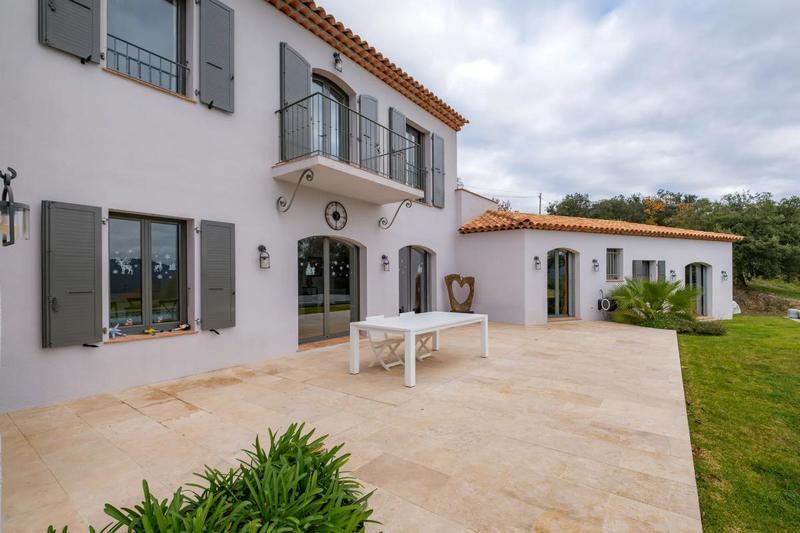 Villa - 252 m² - 8 pièces