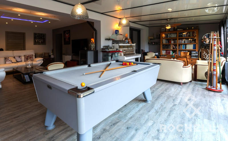 Maison - 201 m² - 5 pièces