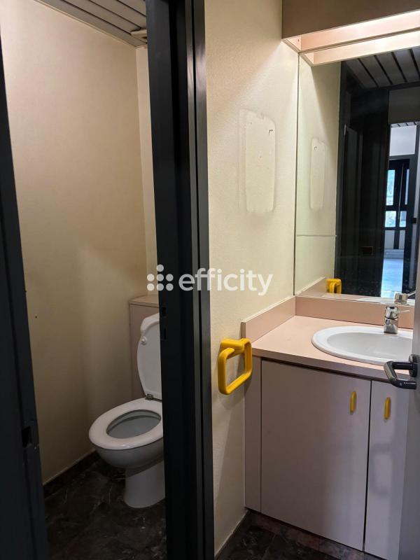 Bureau - 129 m² - 8 pièces