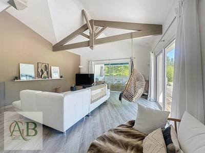 Maison - 220 m² - 7 pièces