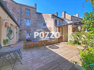 Maison - 222 m² - 8 pièces