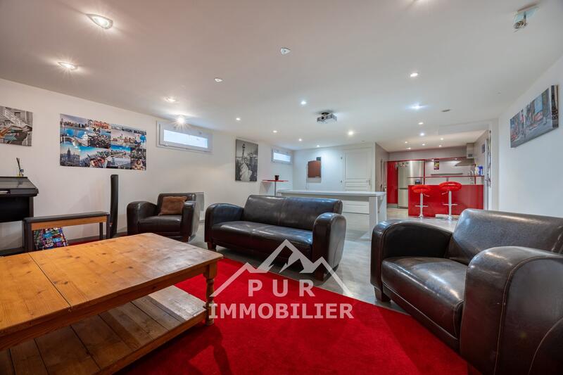 Maison - 250 m² - 8 pièces