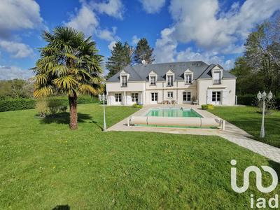 Maison - 242 m² - 8 pièces