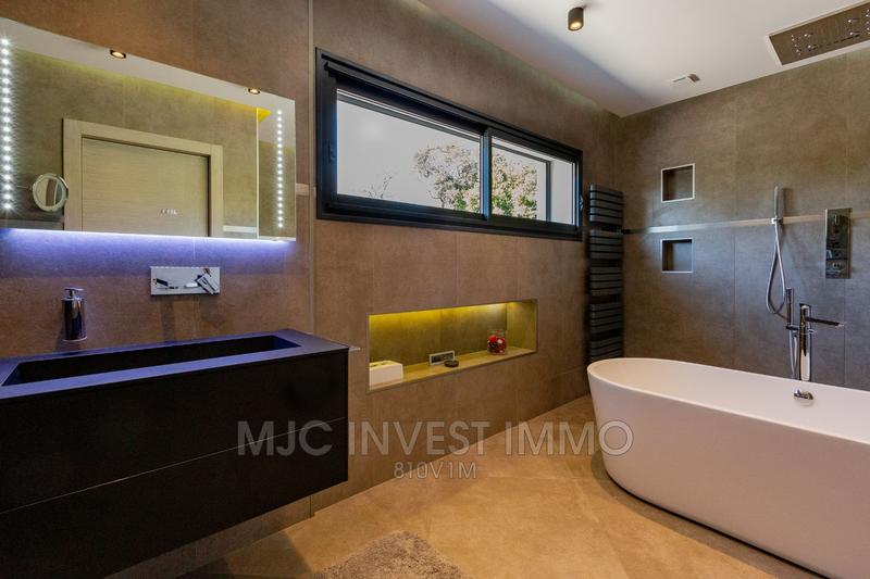 Villa - 257 m² - 10 pièces