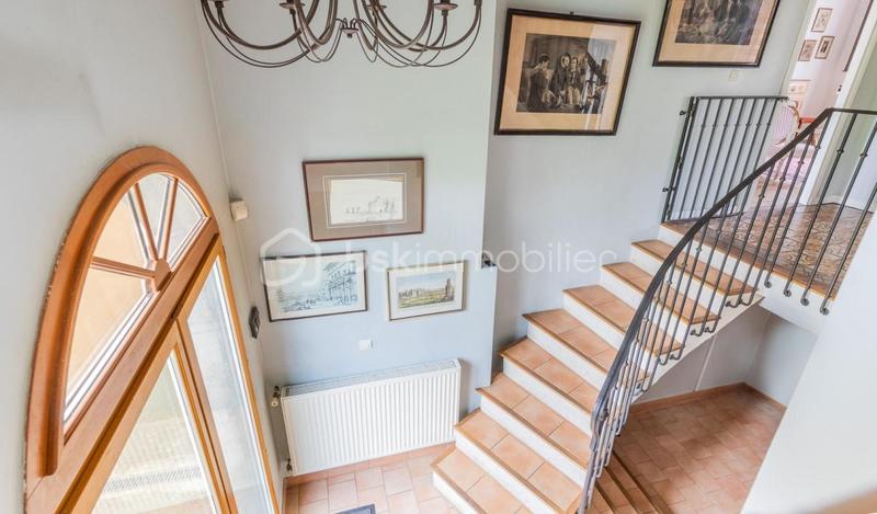 Demeure - 257 m² - 9 pièces