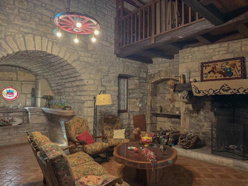 Maison en pierre - 251 m² - 8 pièces