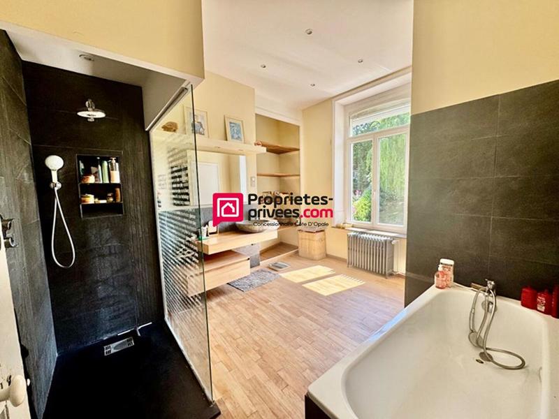 Maison - 246 m² - 9 pièces