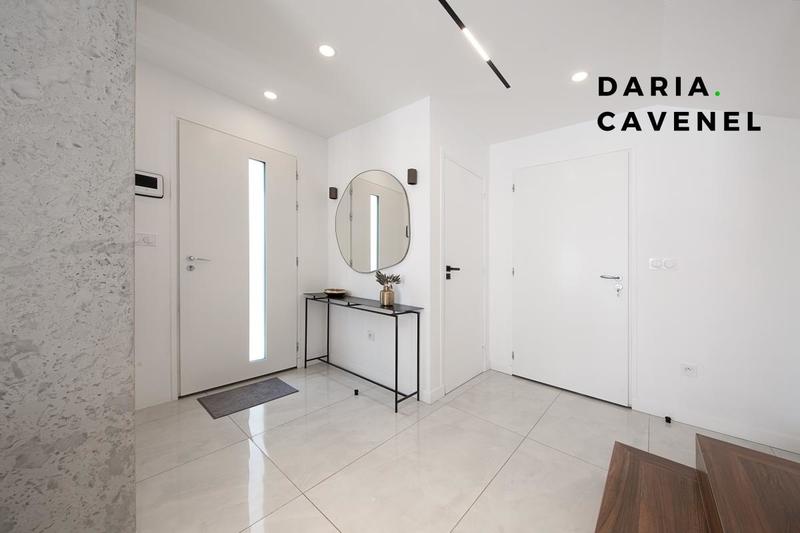 Pavillon - 250 m² - 7 pièces