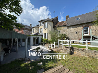 Maison - 228 m² - 8 pièces