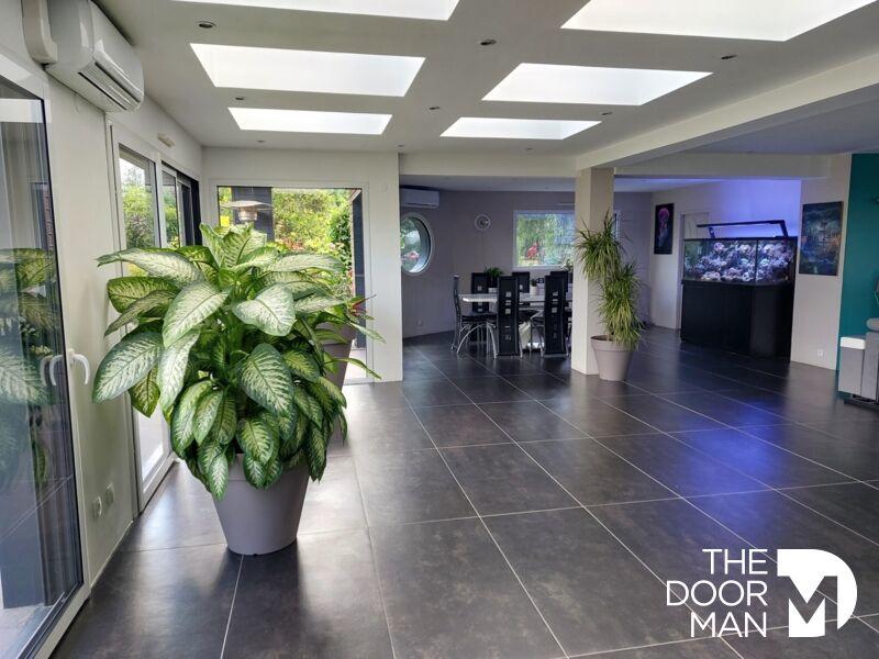 Maison - 330 m² - 11 pièces