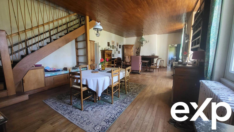 Maison - 213 m² - 8 pièces