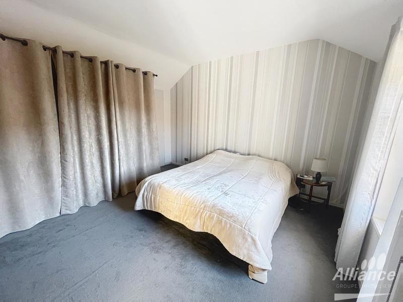 Propriété - 246 m² - 10 pièces