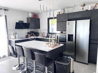 Maison - 90 m² - 5 pièces