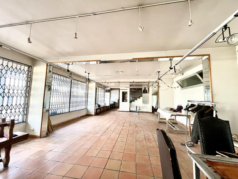 Local commercial - 364 m² - 2 pièces