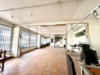 Local commercial - 364 m² - 2 pièces