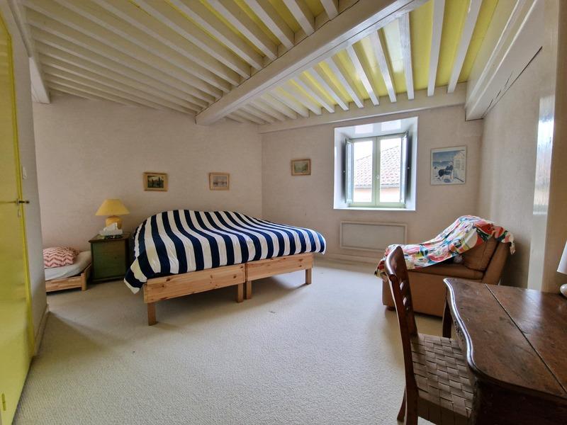 Maison - 266 m² - 8 pièces