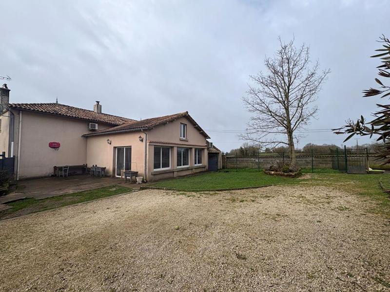 Maison - 219 m² - 8 pièces