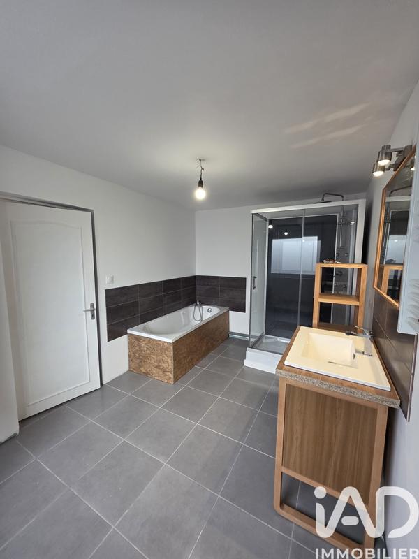 Maison - 96 m² - 3 pièces