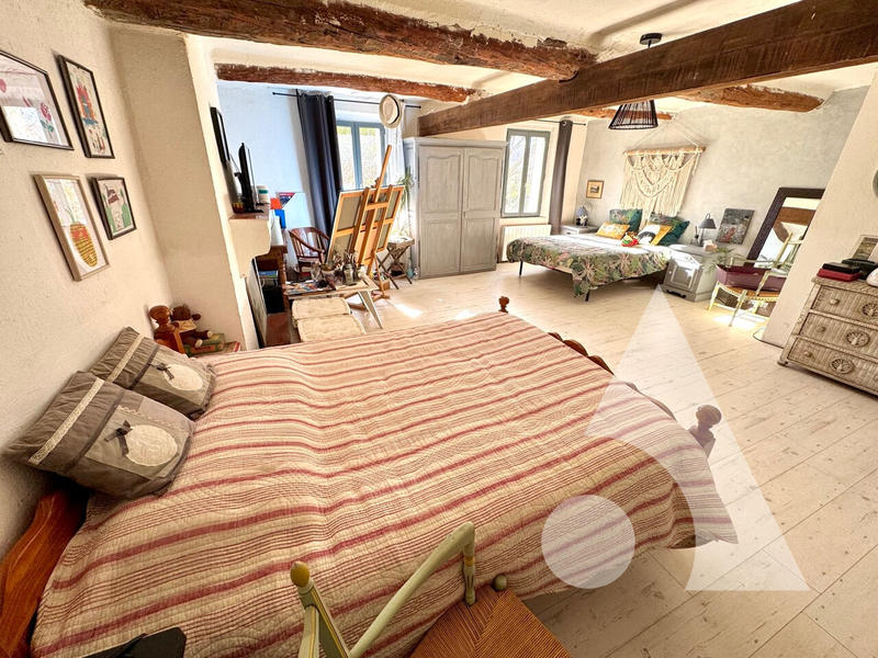 Maison - 284 m² - 9 pièces