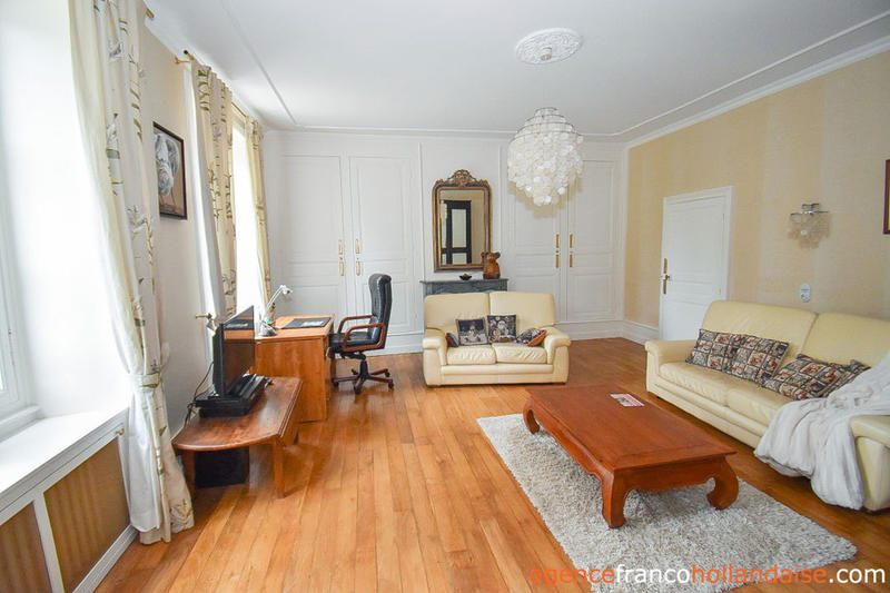 Demeure - 348 m² - 19 pièces