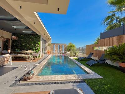 Maison - 180 m² - 6 pièces